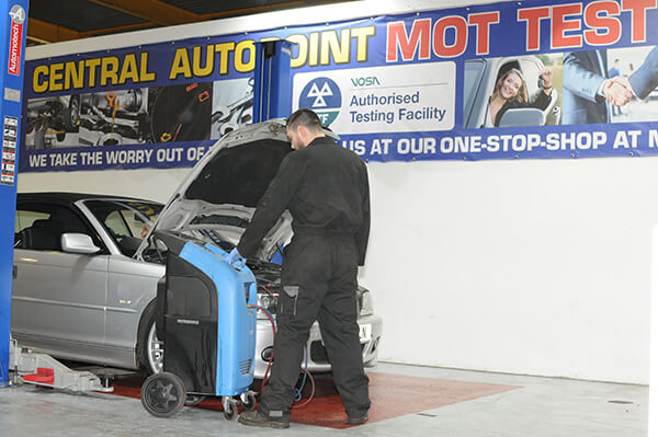 A DPF cleaning raking place